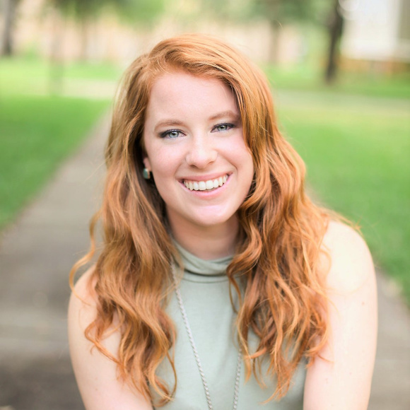 Meet your Posher, Meghan🌻 - Picture 2 of 5